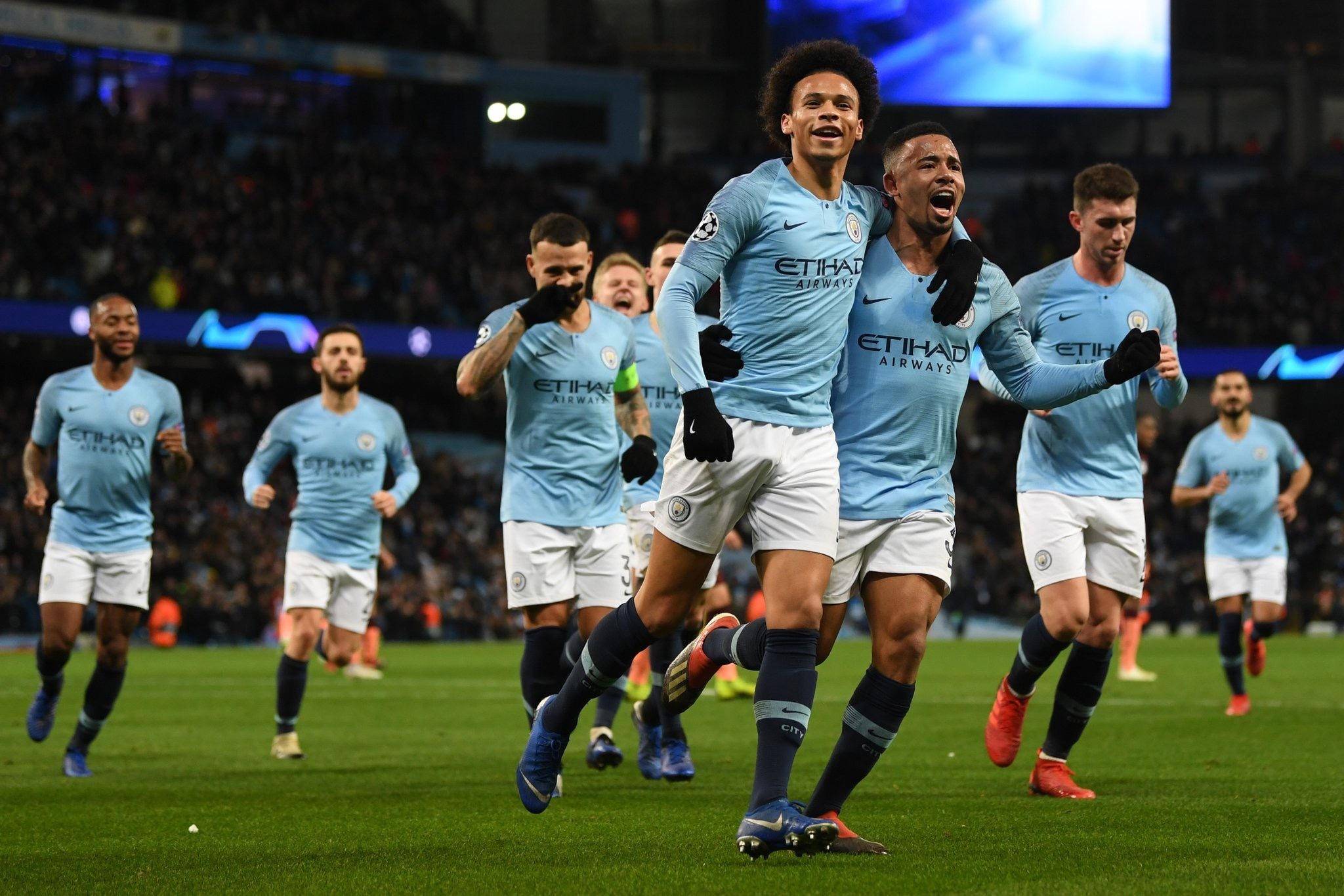 通过社交媒 通过社交媒